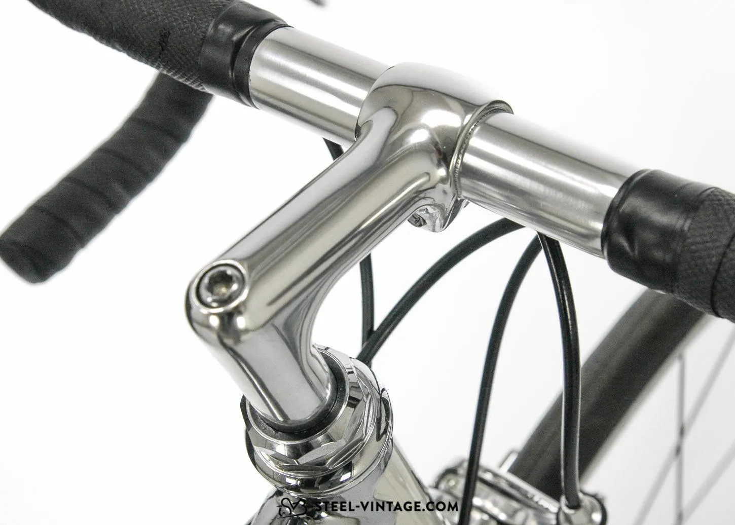 ETRE Piuma Modern Steel Showroom Road Bike Veloce Graphite