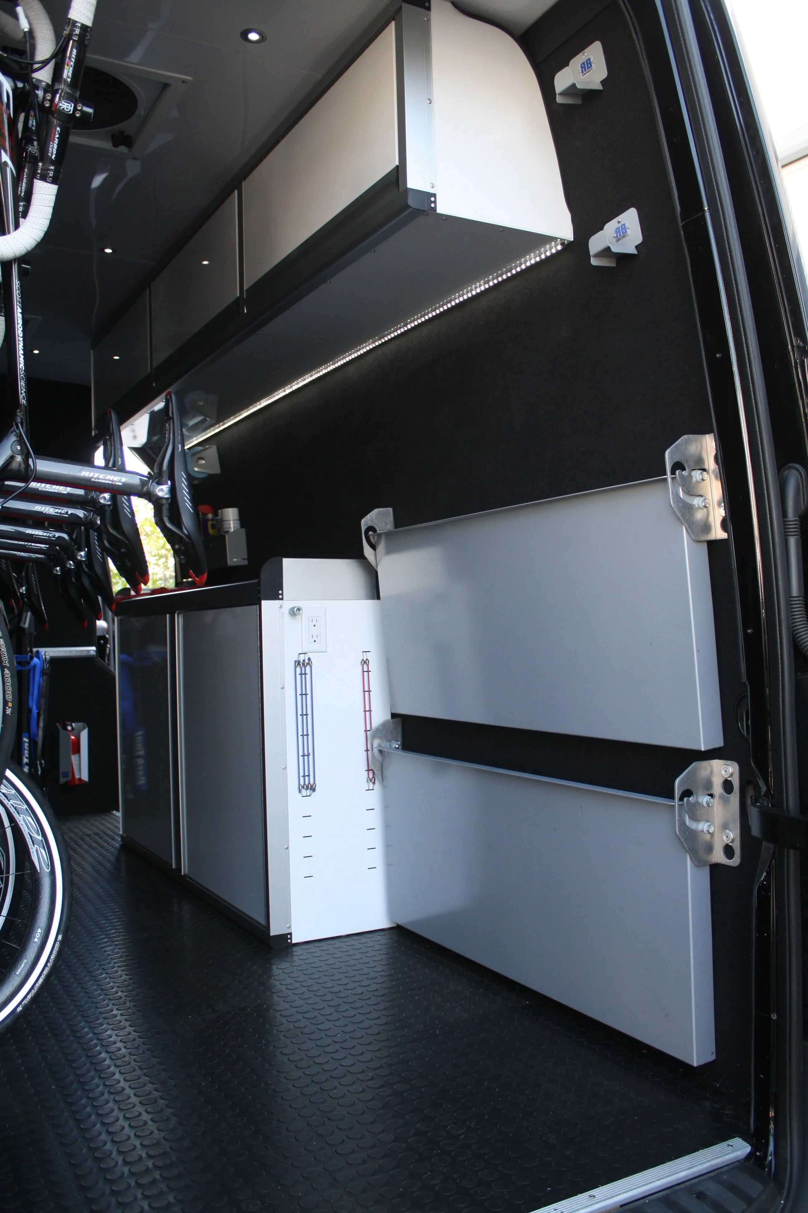 Sleek Station Sprinter Side Wall Bracket Set